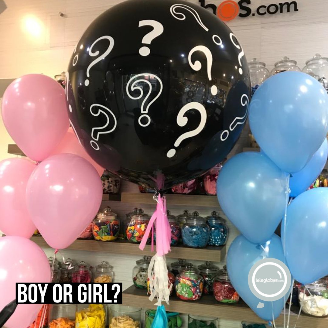 Globo gigante negro con signos de interrogación Boy or Girl entre racimos rosas y azules en la globería — globo gender reveal Teleglobos CDMX