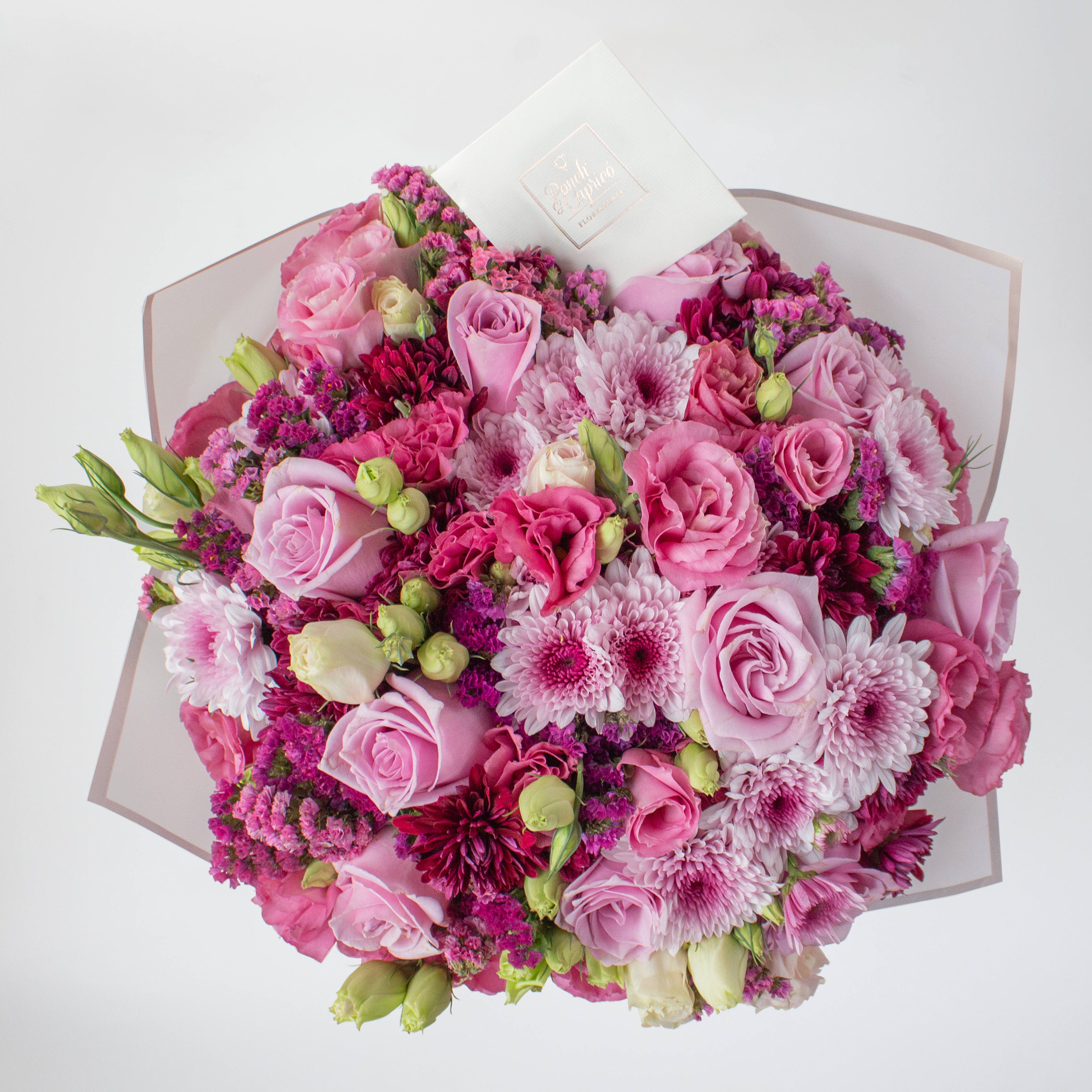 Arreglo Floral de Rosas Náuticas, Orquídea Blanca, Lisianthus Magenta y Moreliana -GI031-