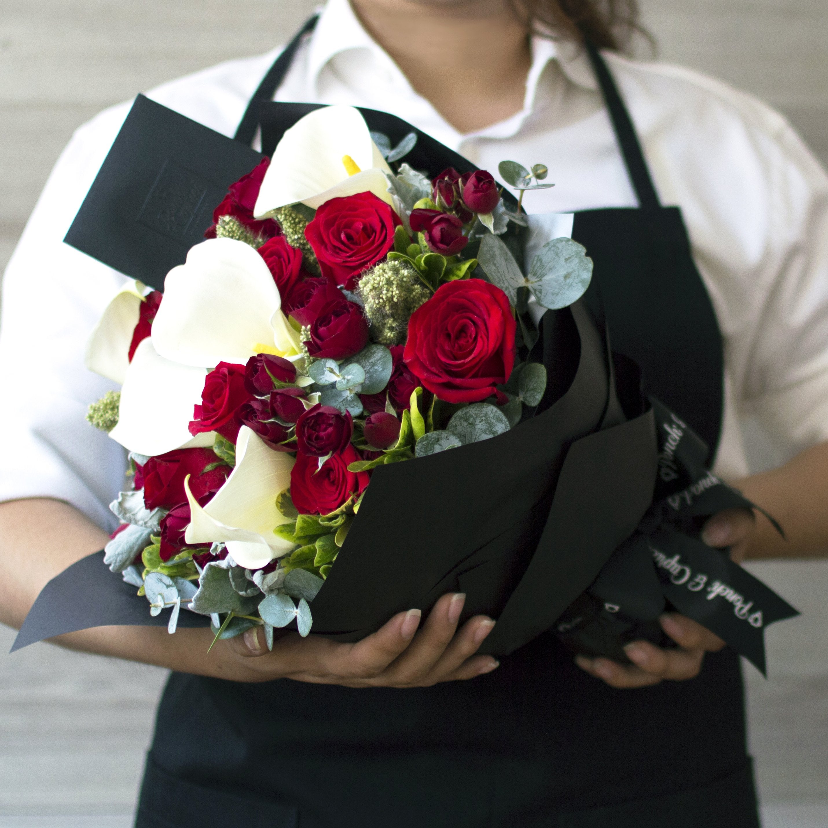 Alcatraces, rosas y mini rosas | Globos y Regalos Teleglobos.com.mx.