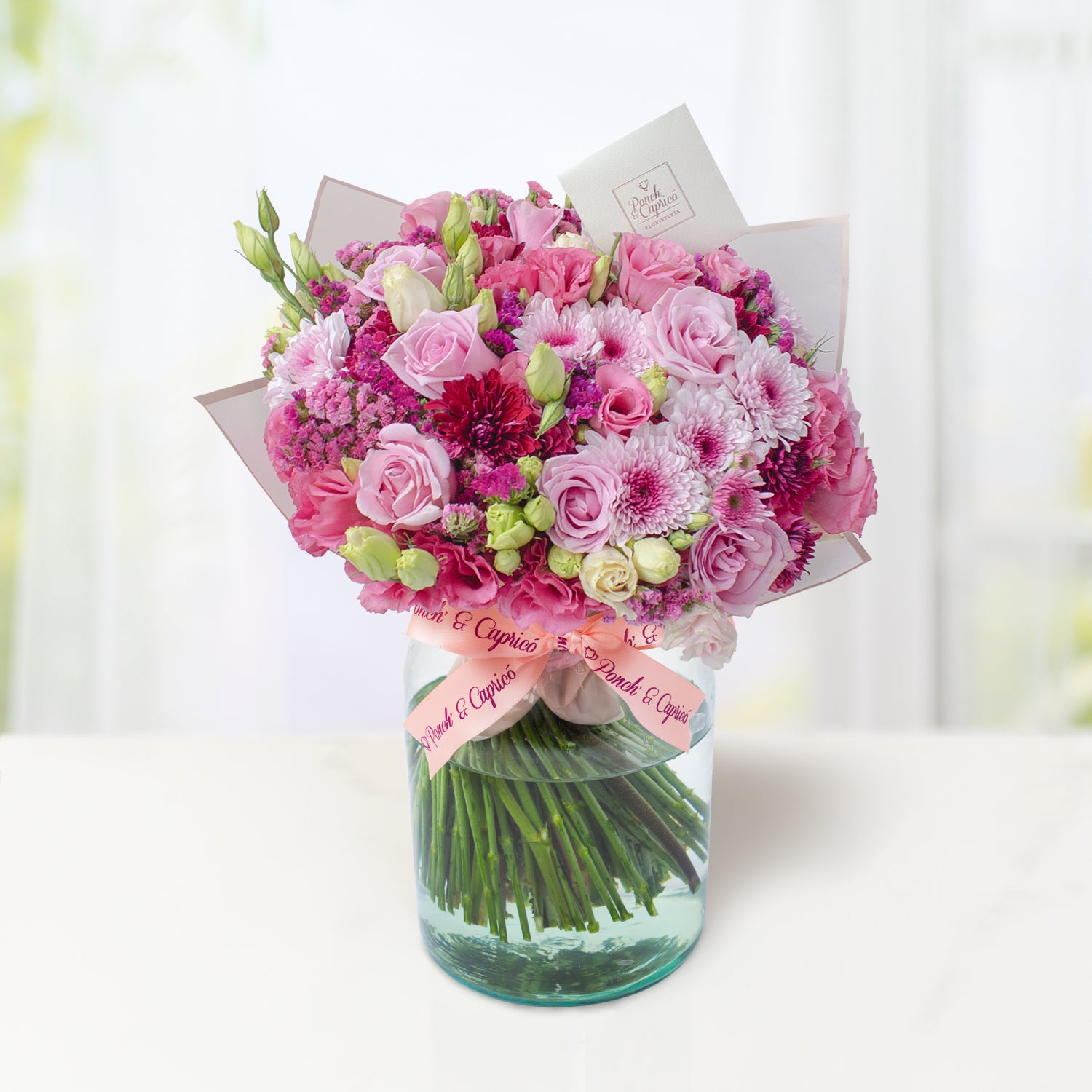 Arreglo Floral de Rosas Náuticas, Orquídea Blanca, Lisianthus Magenta y Moreliana -GI031-
