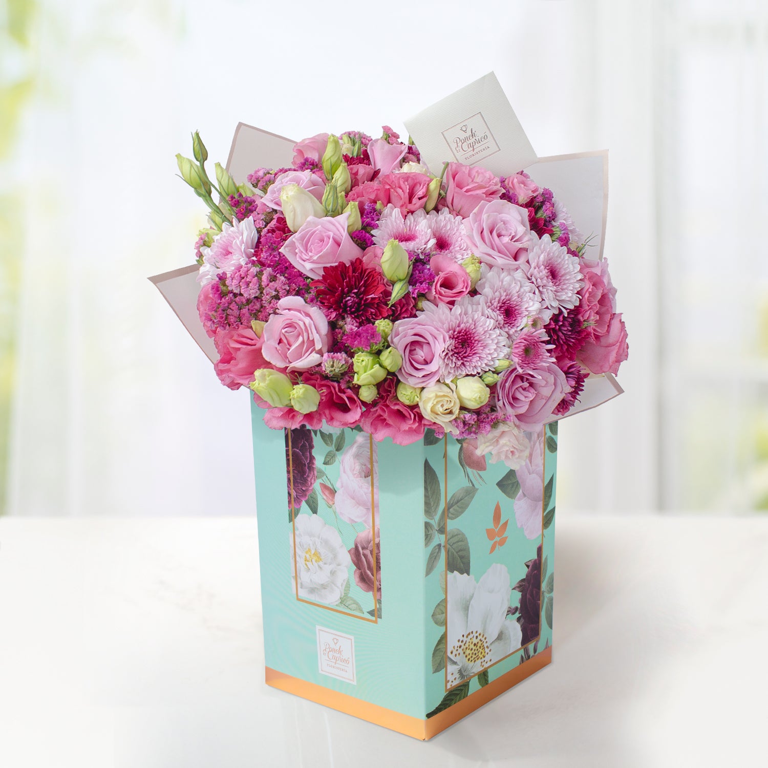 Arreglo Floral de Rosas Náuticas, Orquídea Blanca, Lisianthus Magenta y Moreliana -GI031-