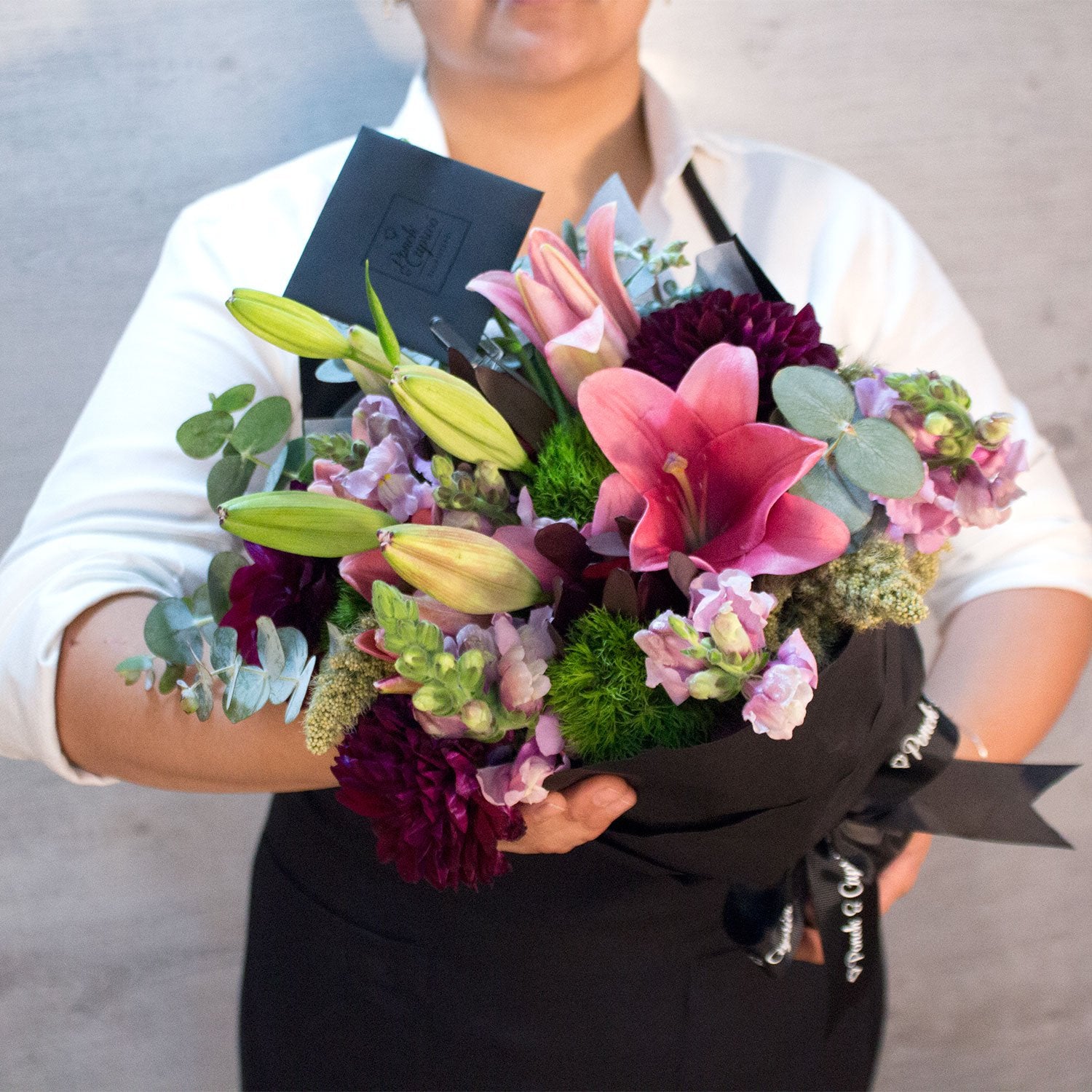 Dalias, Lillies y Lisianthus | Globos y Regalos Teleglobos.com.mx.