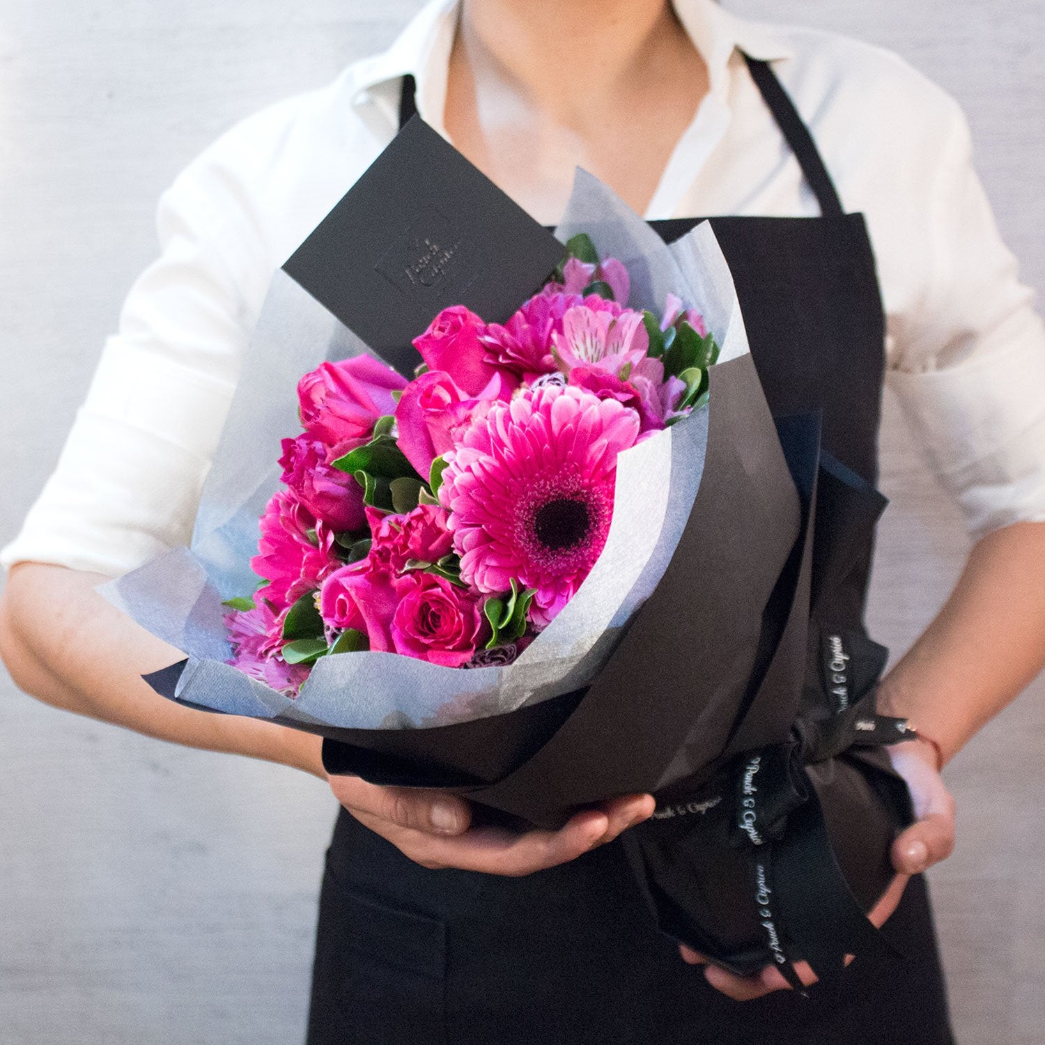 Bouquet Rosas, Mini Rosas y Gerberas -Fuchsia- | Globos y Regalos Teleglobos.com.mx.