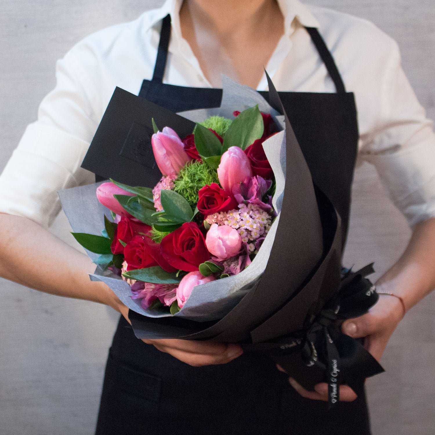 Bouquet Tulipanes y Rosas Rojas | Globos y Regalos Teleglobos.com.mx.