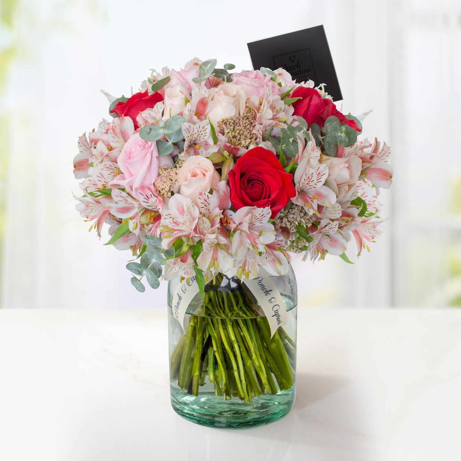 Arreglo floral de Astromelia Rosa, Aquilea Melón y Rosas Mix -GI015- | Globos y Regalos Teleglobos.com.mx.