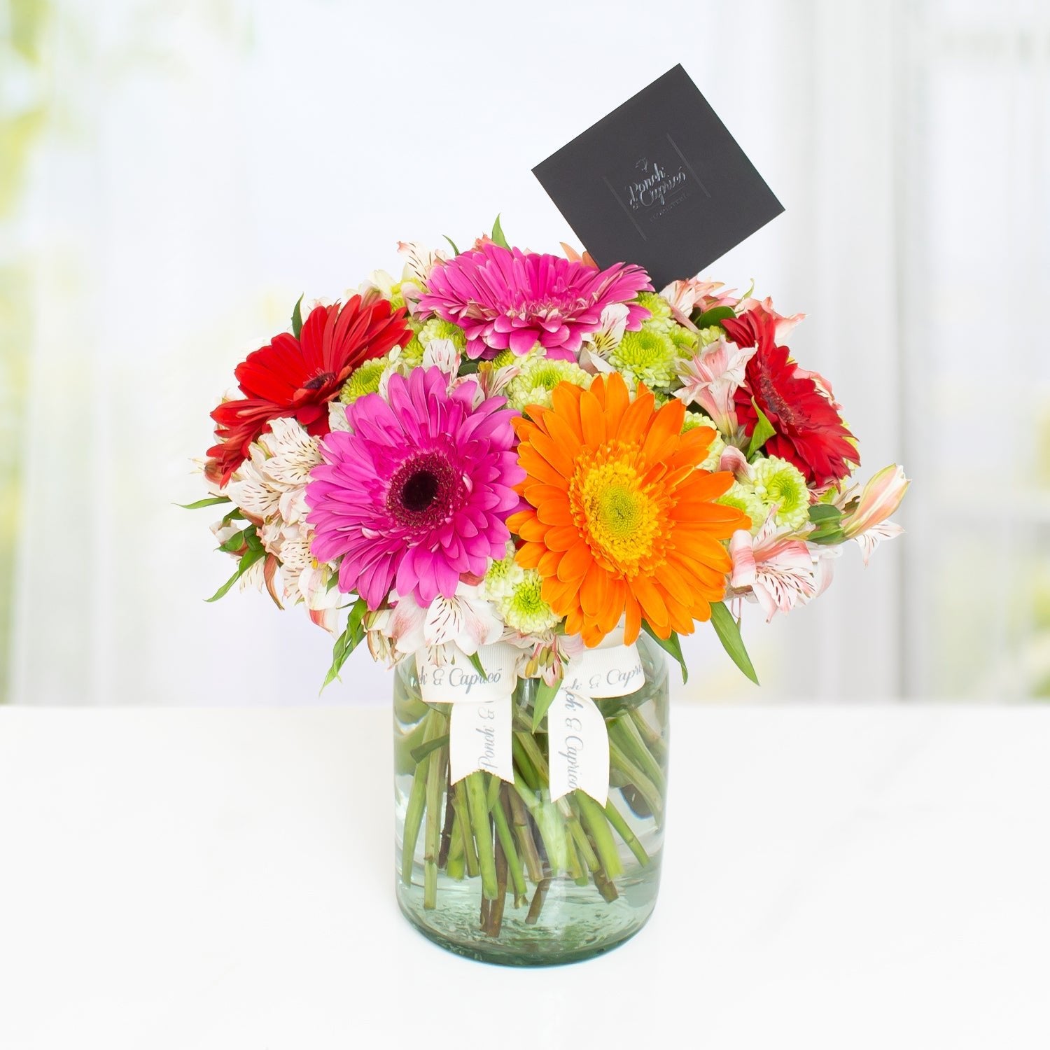Arreglo floral de Gerberas, Alstromelias y Yoko -GI010- | Globos y Regalos Teleglobos.com.mx.