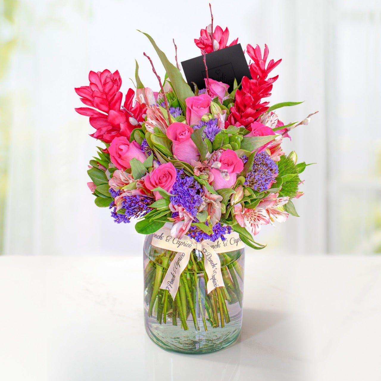 Arreglo floral de Rosas Fucsia, Hawaiana, Alstromelia Rosa y Espuma Morada -GI019-