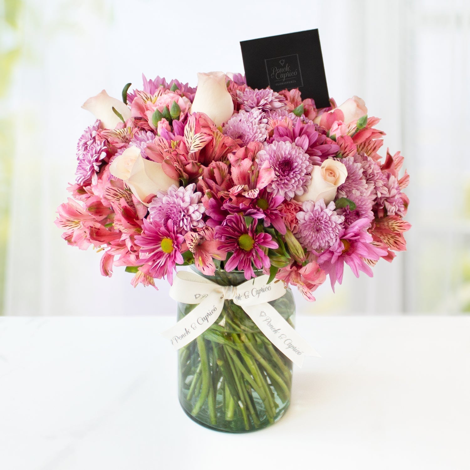 Arreglo floral de Rosas, Margaritas y Alstromelias -GI002- | Globos y Regalos Teleglobos.com.mx.