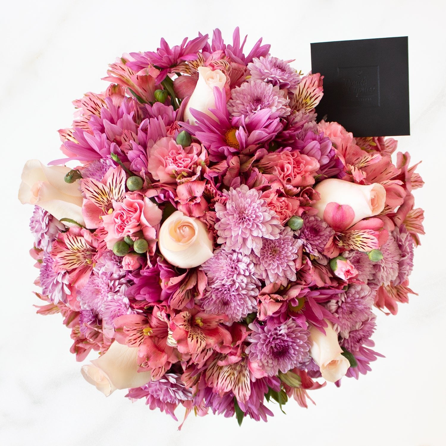 Arreglo floral de Rosas, Margaritas y Alstromelias -GI002- | Globos y Regalos Teleglobos.com.mx.