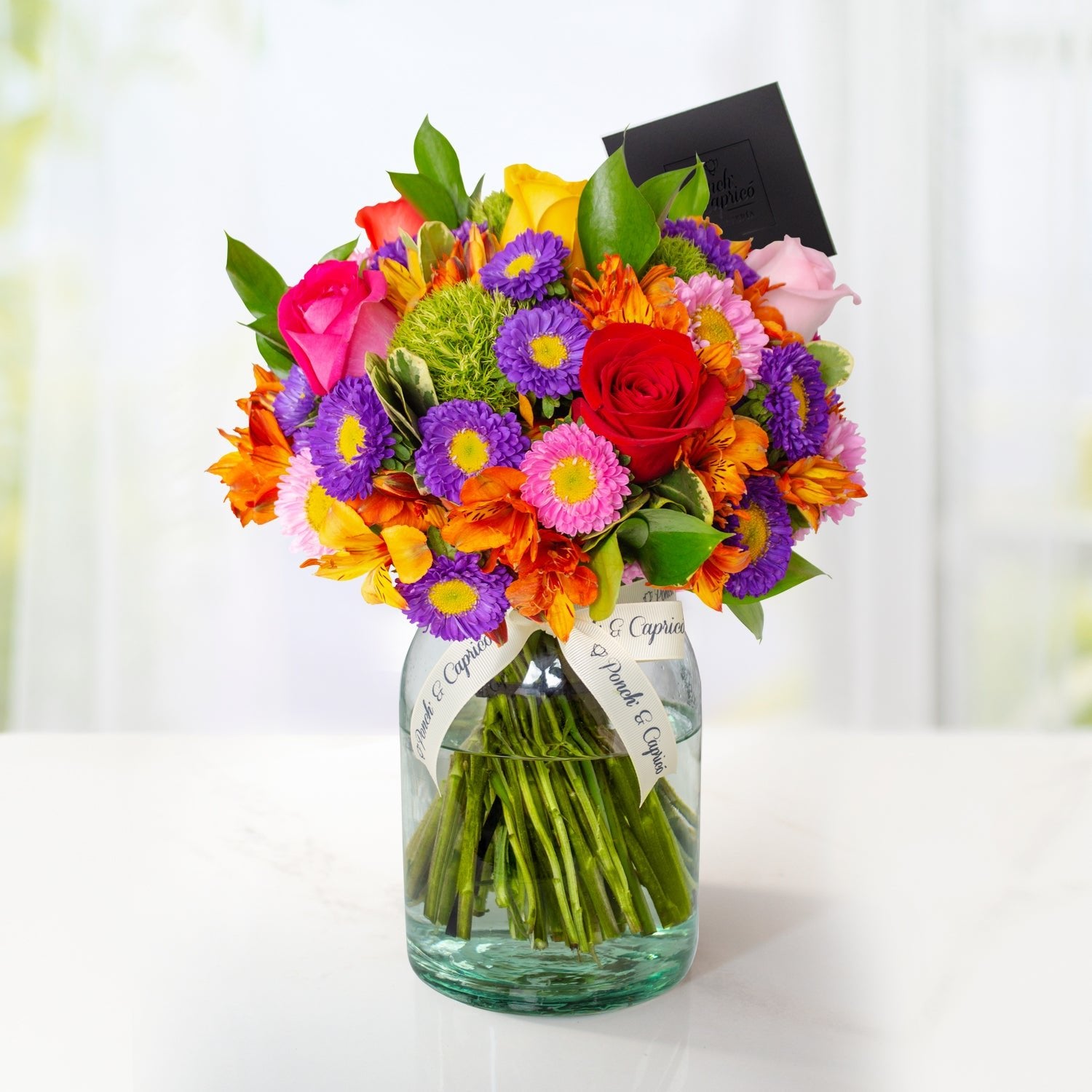 Arreglo floral de Rosas Mix, Matsumoto y Alstromelia Amarilla -GI014- | Globos y Regalos Teleglobos.com.mx.