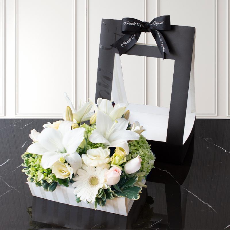 Canasta de Lillies Blancos, Lisianthus, Gerberas y Rosas | Globos y Regalos Teleglobos.com.mx.