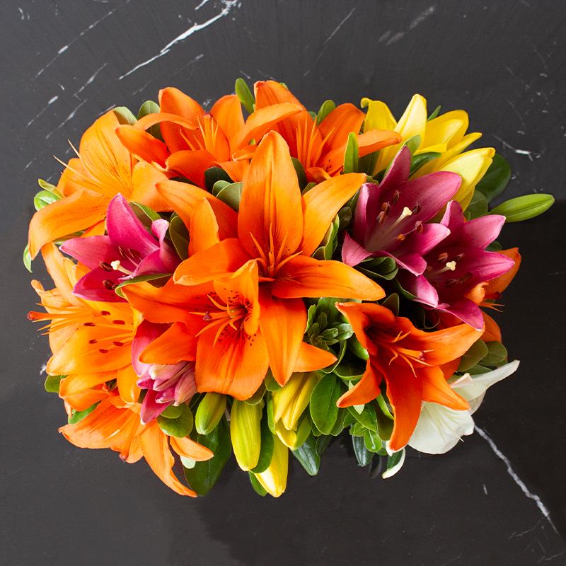 Canasta de Lillies Mixtos - PCAN015 | Globos y Regalos Teleglobos.com.mx.
