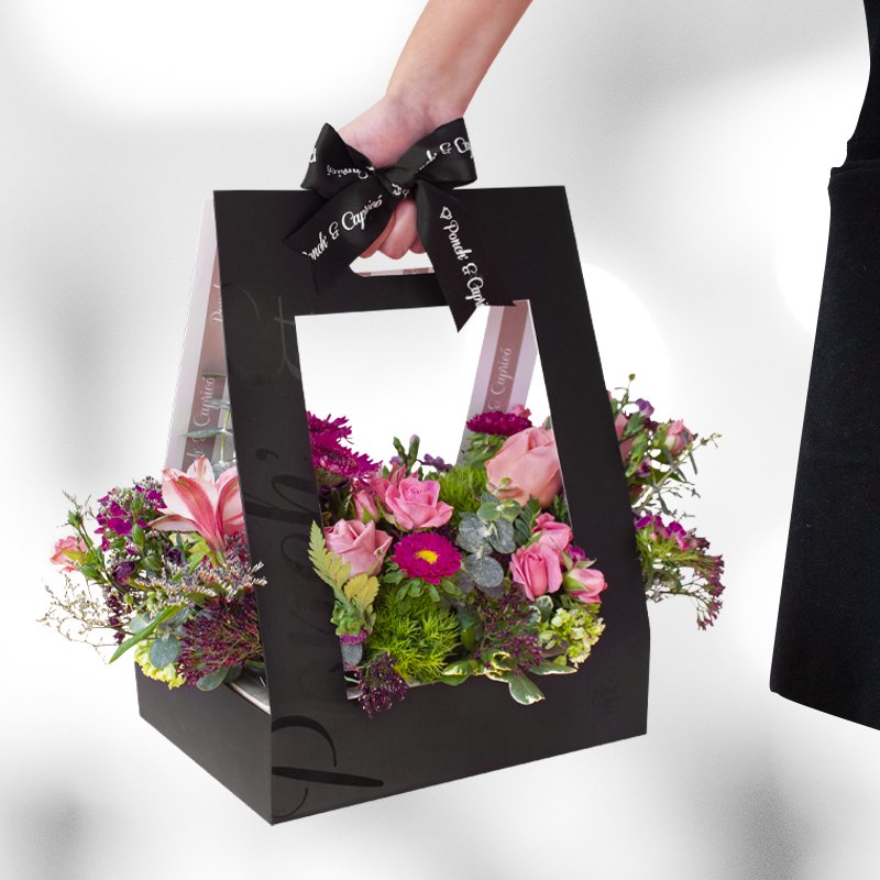 Canasta de Rosas Hermosas, Gerberas Fucsia y Mini Hermosas - PCAN027 -