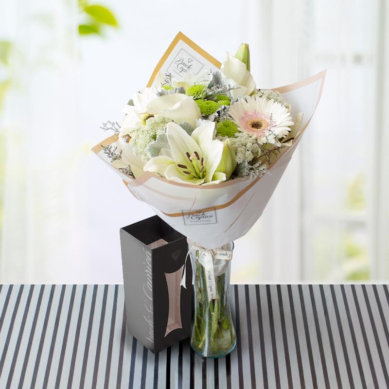 Ramillete de Alcatraces, Lillies y Gerberas - PRAM017 | Globos y Regalos Teleglobos.com.mx.