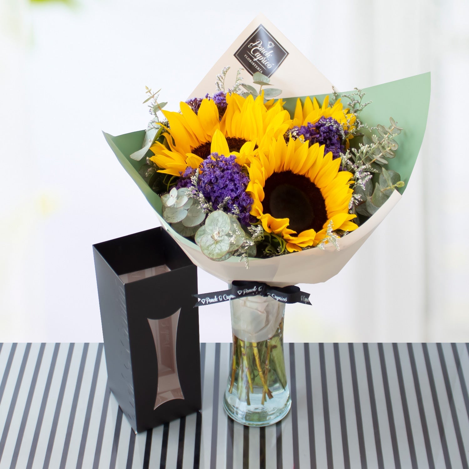 Ramillete de Girasoles, Limonio y Espuma - PRAM003 | Globos y Regalos Teleglobos.com.mx.