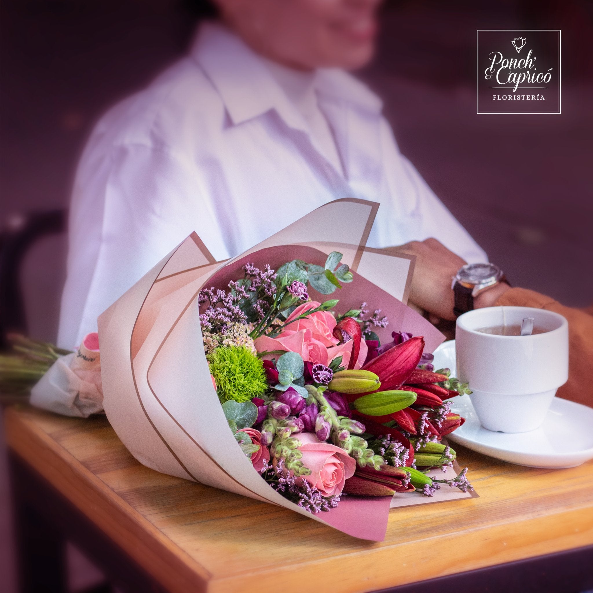 Ramillete de Lillies, Rosas, Boca Dragón - PRAM001 | Globos y Regalos Teleglobos.com.mx.