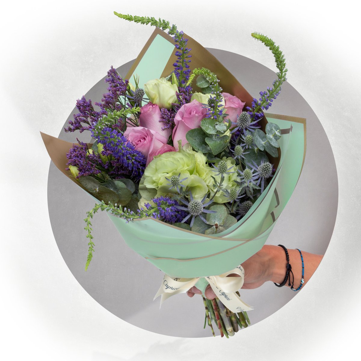 Ramillete de Rosa Lila, Lisianthus Limón y Verónica - PRAM036 | Globos y Regalos Teleglobos.com.mx.