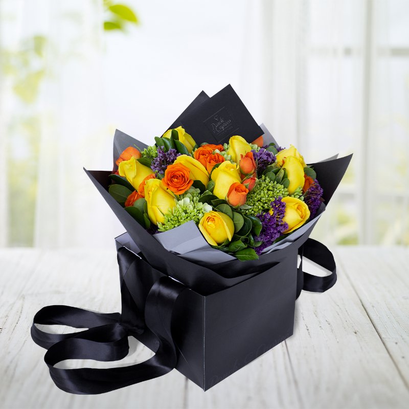 Ramillete de Rosas, Mini Rosas y Hortensias - PRAM010 | Globos y Regalos Teleglobos.com.mx.