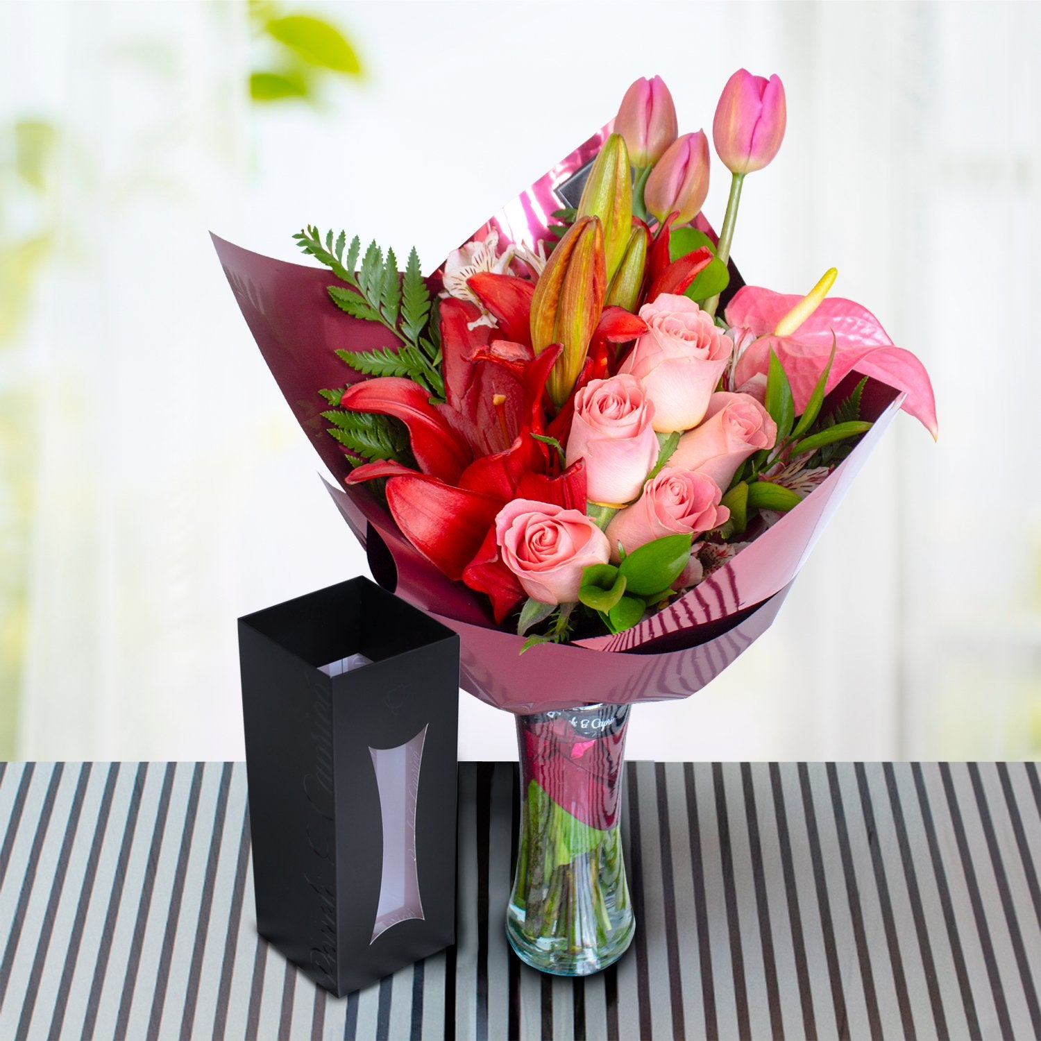 Ramillete de Tulipanes, Rosas, Anturio y Lillies + Bouquet de Globos -SET028- | Globos y Regalos Teleglobos.com.mx.