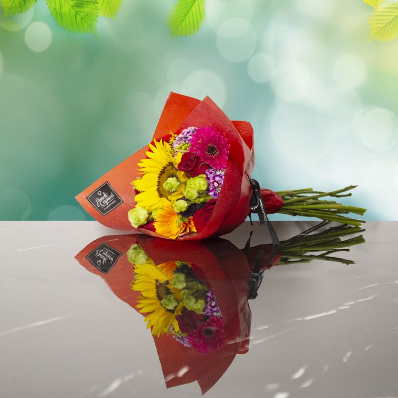 Ramillete mix de Rosas, Lisianthus, Gerberas, Lillie, Girasol - PRAM015 | Globos y Regalos Teleglobos.com.mx.