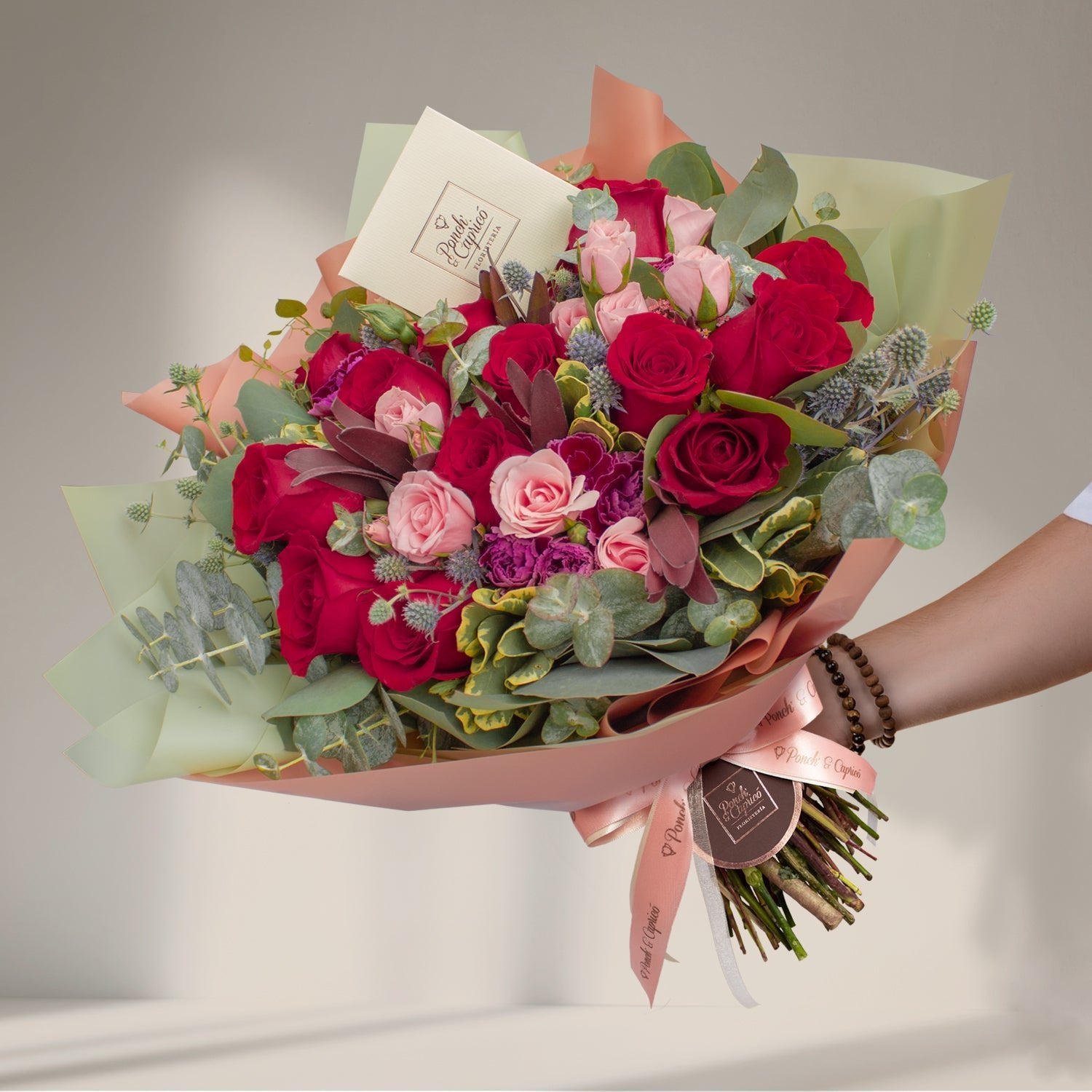 Rosas Rojas, Mini Rosa Caricia, Safari, Aquilea y Diantini Magenta -ALA007-