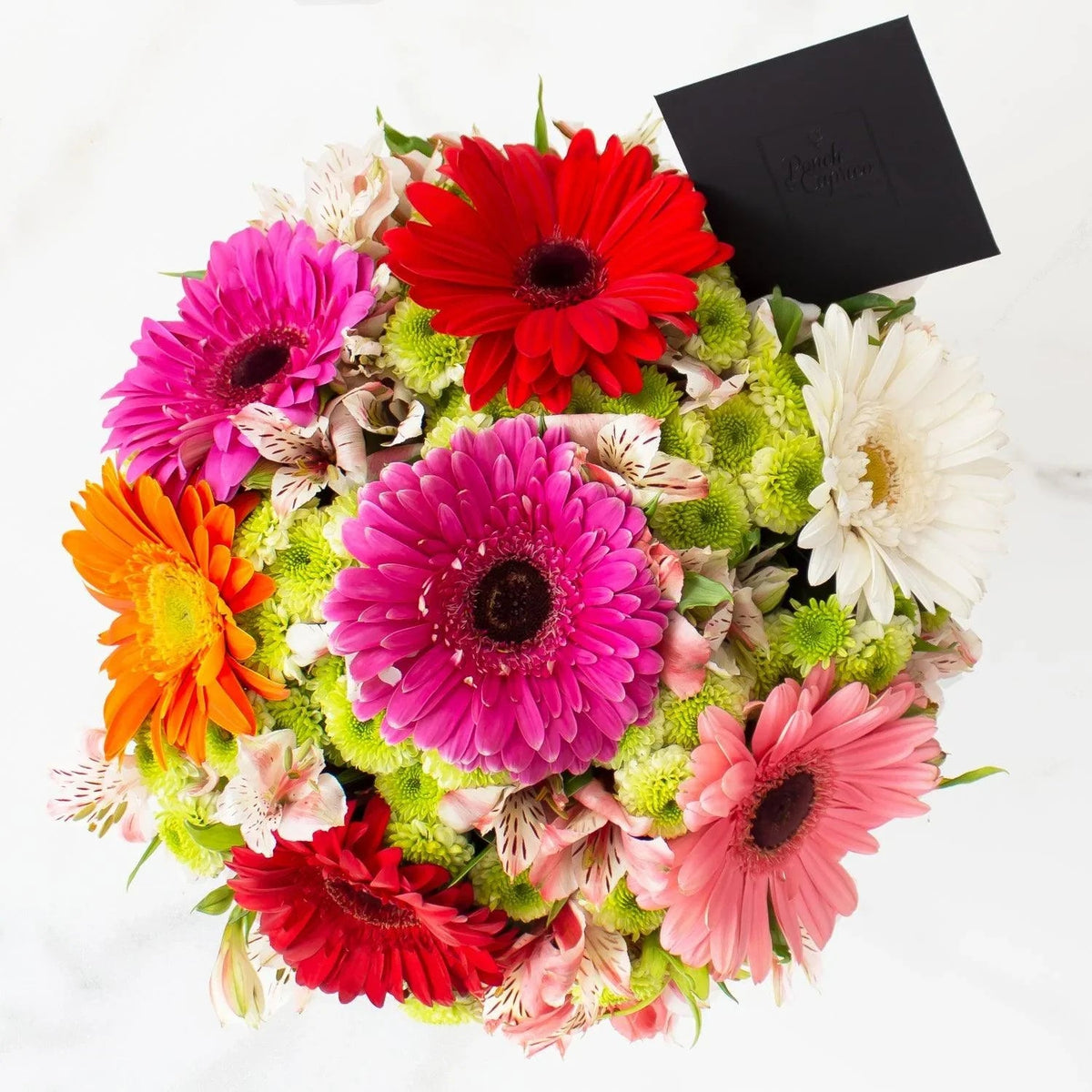 Arreglo floral de Gerberas, Alstromelias y Yoko -GI010-