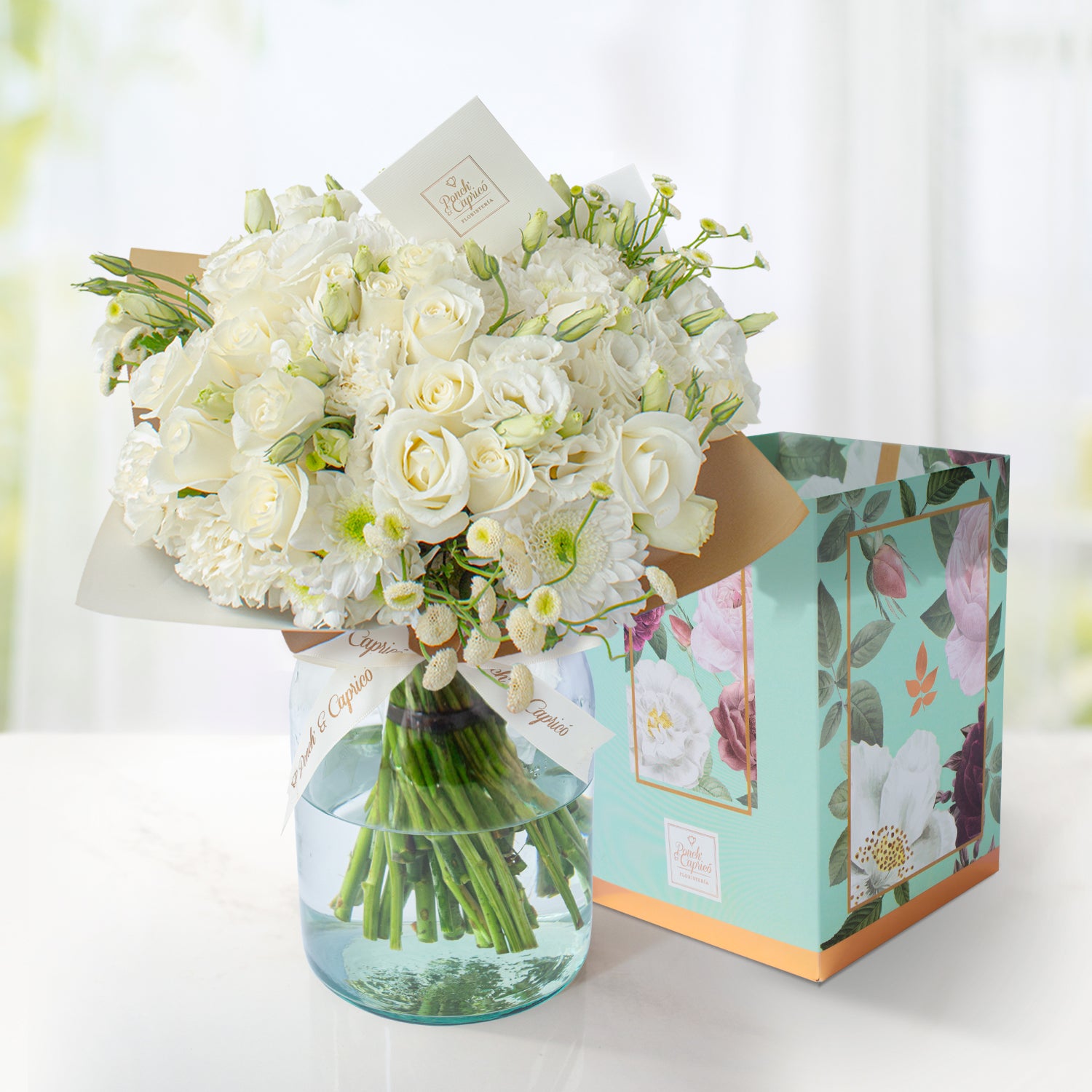 Arreglo Floral de Rosas Blancas, Clavel, Lisianthus y Tanaceto Blanco -GI029-