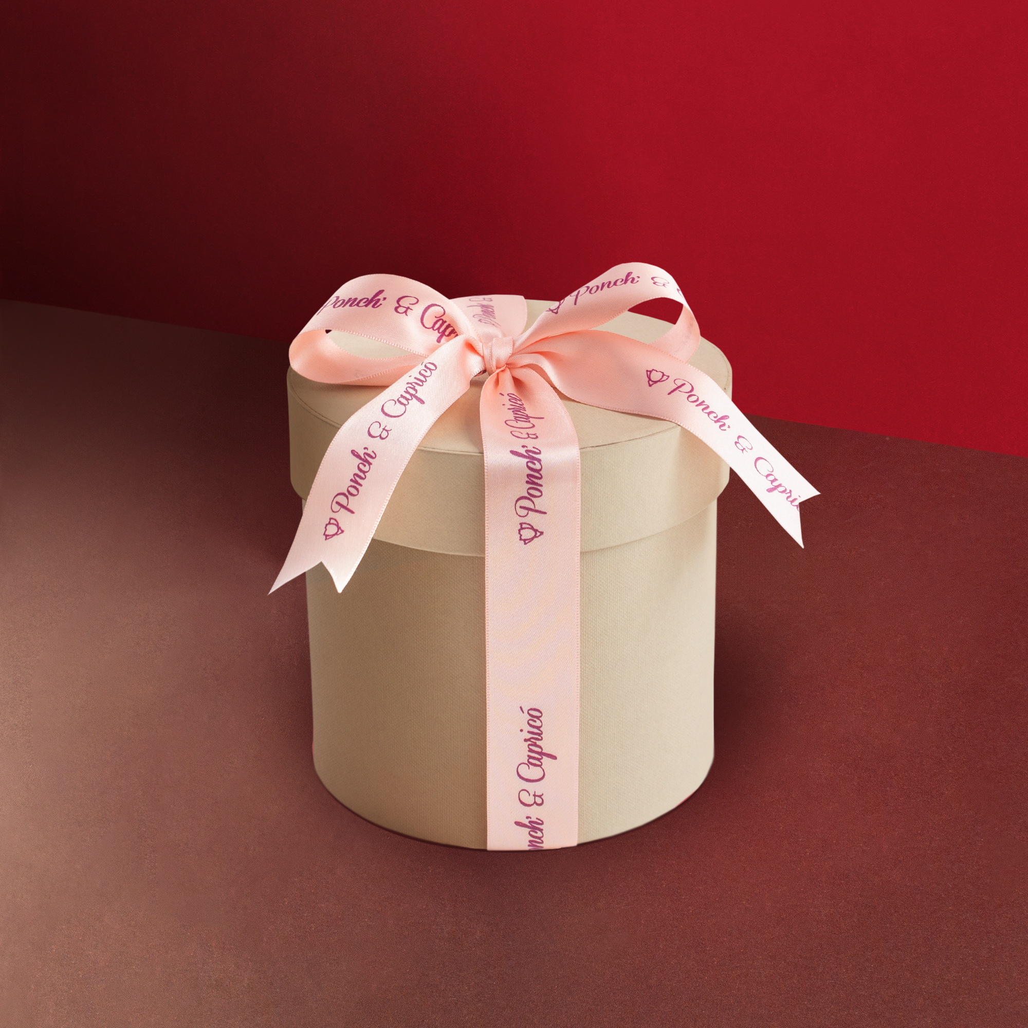 Caja Rígida Beige con Chocolates Premium -Valentine's Day-