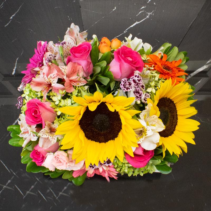 Canasta de Girasoles, Rosas, Gerberas y Mini Rosas | Globos y Regalos Teleglobos.com.mx.