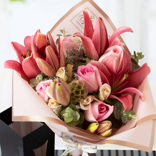 Ramillete de Rosas, Lillies, Mini Rosas y Escabiosa + Bouquet de Globos -SET027- | Globos y Regalos Teleglobos.com.mx.